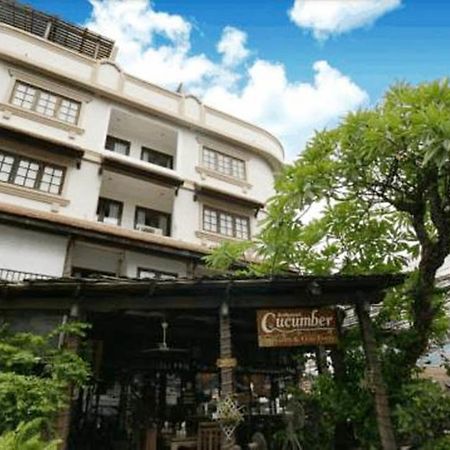 Cucumber Inn Suite Паттайя Экстерьер фото