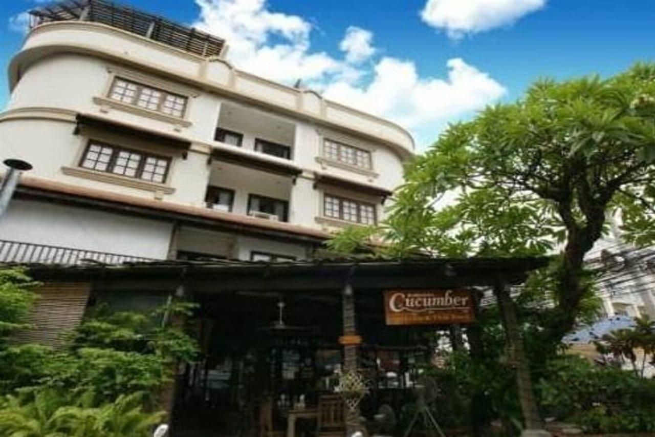 Cucumber Inn Suite Паттайя Экстерьер фото