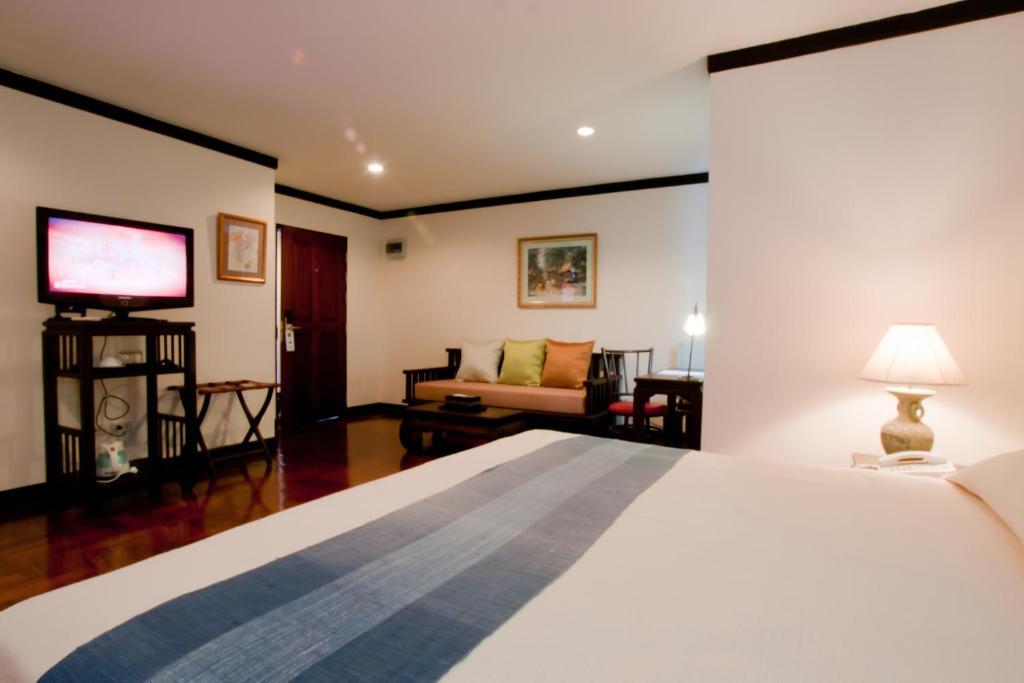 Cucumber Inn Suite Паттайя Экстерьер фото